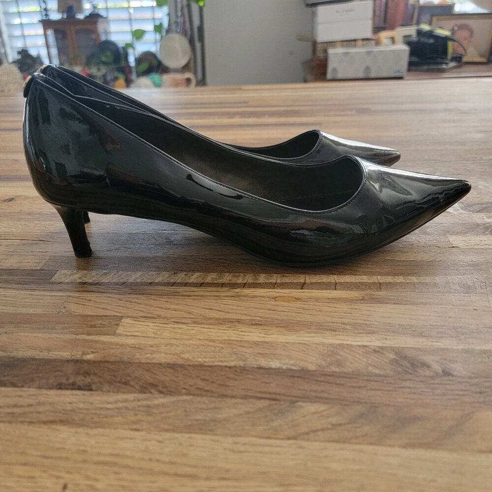 Michael Michael Kors Alina Flex pump in black patent leather. - Picture 7 of 16
